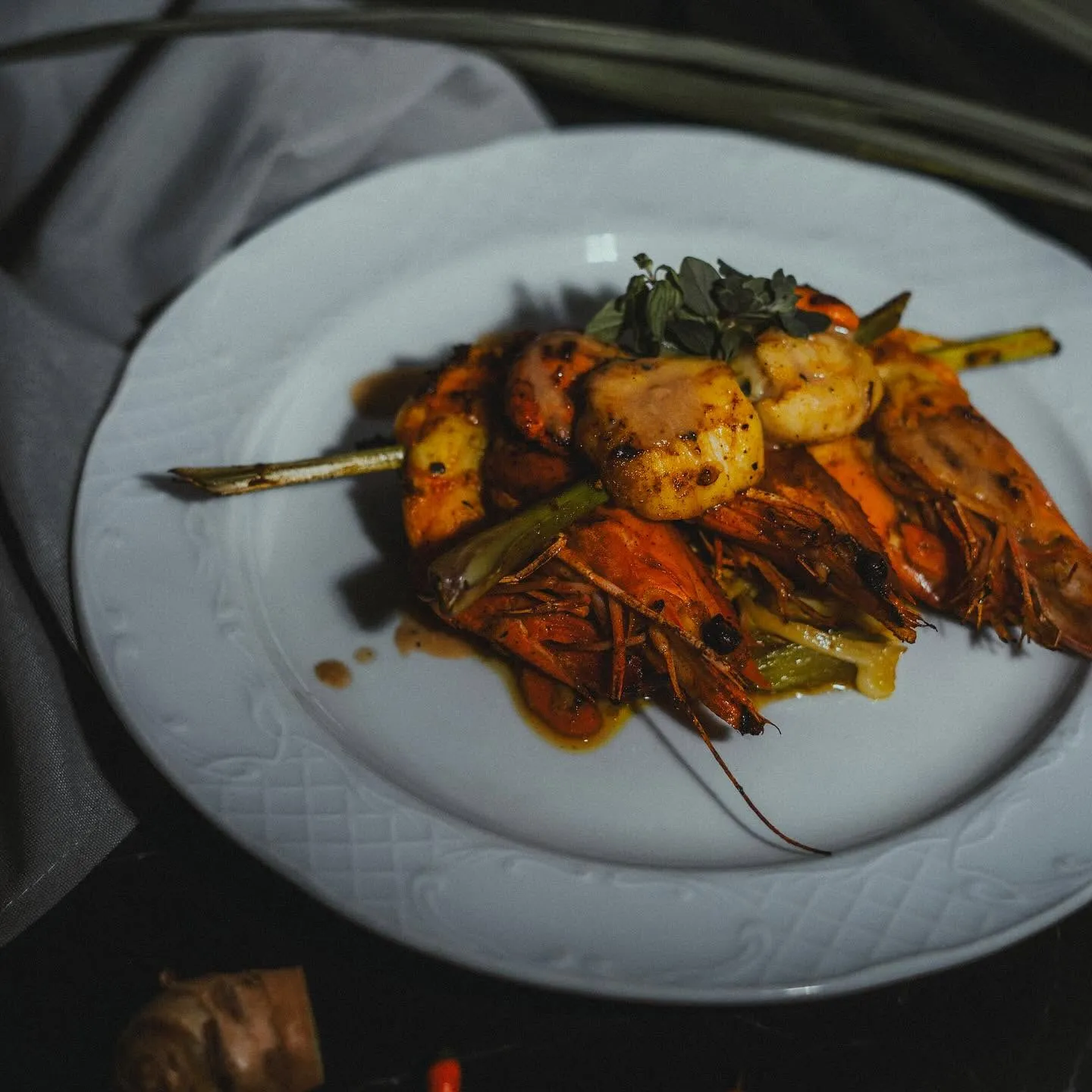 Gambas y vieiras a la brasa